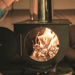 Zeltofen mit Ofenrohr für unabhängiges Heizen mit Holz